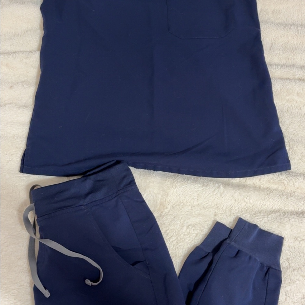 Figs Women's Scrub Set